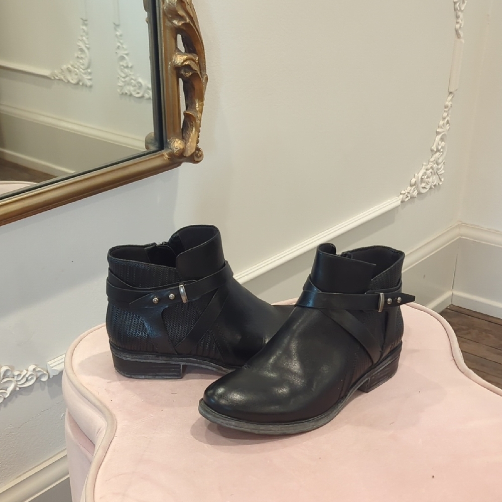 BareTraps "Yadda" Black Ankle Boots with Strap Detail, Sz 6